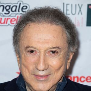 Michel Drucker participe au festival du livre 'Des Livres, Des Artistes' à la Maison de la Chimie le 30 novembre 2024 à Paris, France. Photo par Nasser Berzane/ABACAPRESS.COM