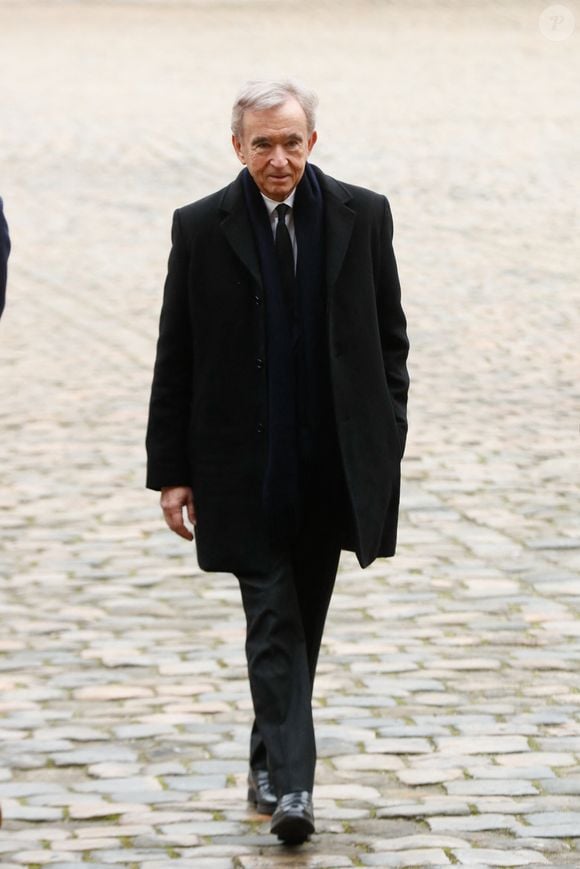 Exclusif - Bernard Arnault - Obsèques de Yvon Gattaz (ancien président du Conseil national du patronat français (CNPF), l’ancêtre du MEDEF) en la Cathédrale Saint-Louis-des-Invalides à Paris le 17 décembre 2024. © Christophe Clovis/Bestimage