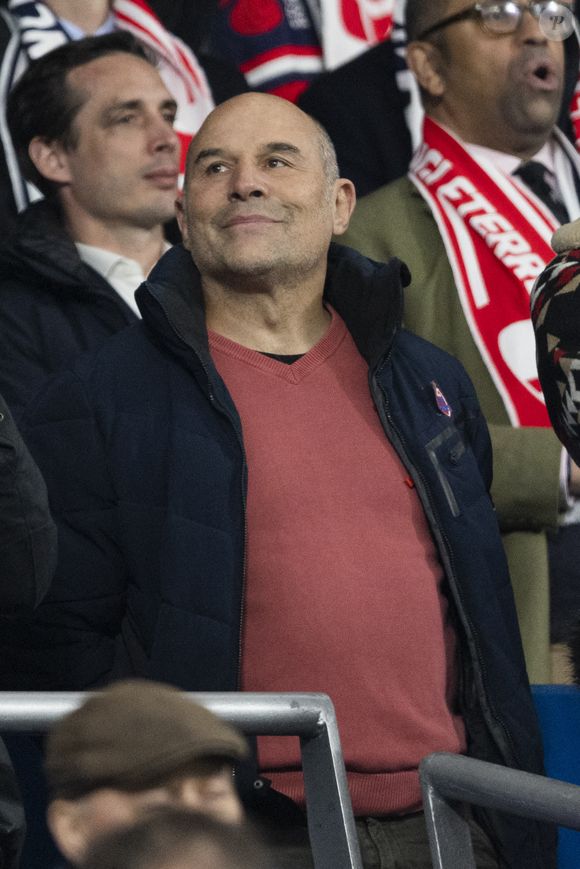 Vincent Moscato dans les tribunes lors du match de rugby du Tournoi des 6 Nations opposant la France à l'Angleterre au stade de France, à Saint-Denis, Seine Saint-Denis, France. © Cyril Moreau/Bestimage