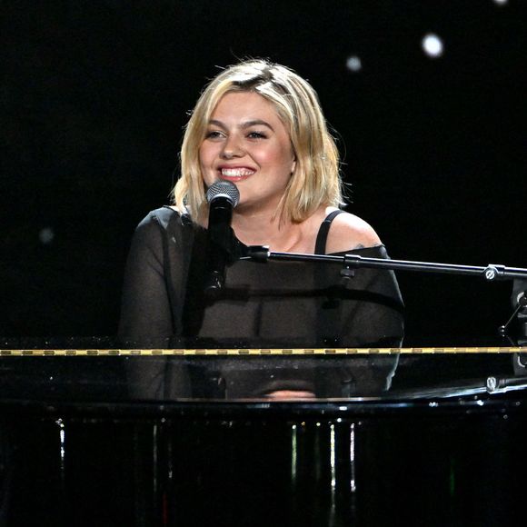 Un joli moment de détente pour celle qui se prépare à entamer une tournée de 32 dates en France, Belgique ainsi qu’au Luxembourg.

Exclusif - Louane Emera - Enregistrement de l'émission "La chanson de l'année" dans les Arènes de Nîmes, présentée par N.Aliagas et diffusée le 17 juin sur TF1
© Bruno Bebert-Christophe Clovis / Bestimage