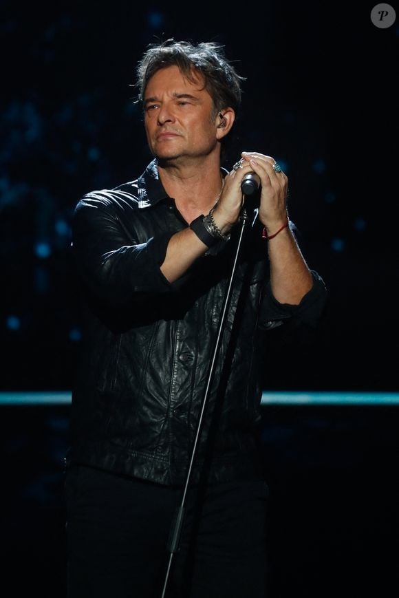 Exclusif - David Hallyday chante "Sang pour sang" en duo virtuel avec son père Johnny en utilisant l'IA - Enregistrement de l'émission "Les disques d'or de l'année" au Dôme de Paris, présentée par E.Gossuin et diffusée le 24 décembre à 21h10 sur M6
© Christophe Clovis / Bestimage