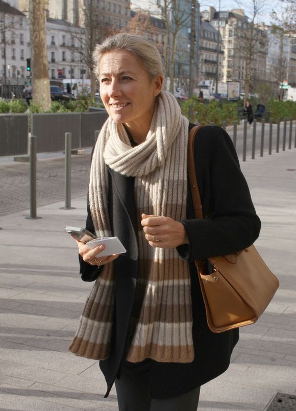 Anne-Sophie Lapix à la sortie des studios de RTL à Neuilly-sur-Seine, le 18 décembre 2025.
© Jonathan Rebboah / Bestimage