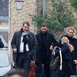 Samuel Marechal, Marion Marechal et ses filles Olympe et Clotilde et son mari Vincenzo Sofo - Départ de la maison familiale des Le Pen pour se rendre en l'église Saint-Joseph où ont lieu les obsèques de Jean-Marie Le Pen à la Trinité-sur-Mer le 11 janvier 2025.
© Guillaume Collet / Dominique Jacovides / Bestimage