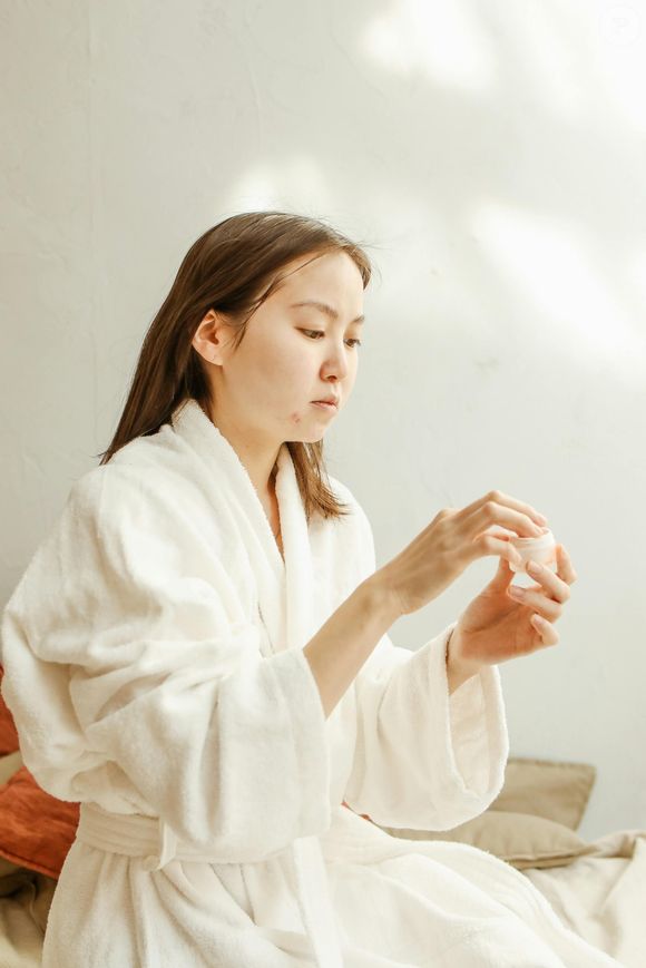 L’acide salicylique purifie les pores et lutte contre les imperfections

Polina Tankilevitch sur Pexels