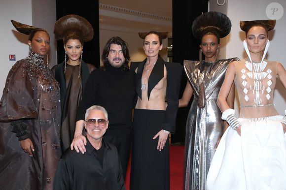 Stéphane Rolland et ses Models - Célébrités au Défilé de Mode Stéphane Rolland, Collection Haute Couture Printemps / Été 2025, dans le cadre de la Fashion Week de Paris, France, le 27 Janvier 2025. 

© Bertrand Rindoff / Bestimage