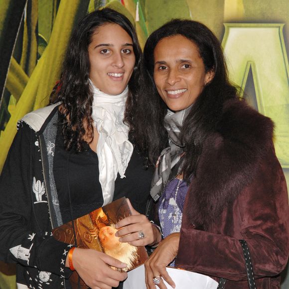 Depuis, Karine Sylla a eu trois autres enfants.

Karine Sylla et sa fille Roxane Depardieu (fille de Gérard Depardieu) posent ensemble à leur arrivée à l'avant-première d'Arthur et les Minimoys au Gaumont Marignan à Paris, France, le 27 novembre 2006. Photo Nicolas Khayat/ABACAPRESS.COM