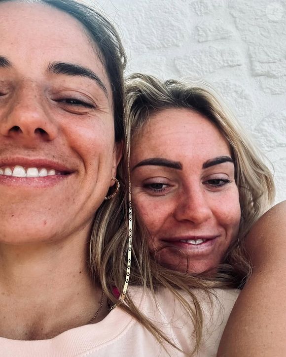 Pour rappel, Ellie Carpenter et Daniëlle Van de Donk se sont rencontrées en jouant pour le club français de l'Olympique Lyonnais.

Ellie Carpenter et Daniëlle Van de Donk sur Instagram, 2025