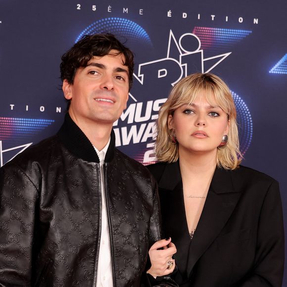 Florian Rossi et sa compagne Louane Emera au photocall de la 25ème cérémonie des "NRJ Music Awards (NMA)" au palais des Festivals et des Congrès de Cannes, France, le 10 novembre 2023. © Dominique Jacovides/Bestimage