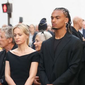 Le RC Strasbourg a publié des photos de Sékou Mara à l’entraînement, tourné vers l’avenir après le décès de son beau-père Thierry Ardisson. 

Patrick Ardisson, Audrey Crespo-Mara, son fils Sékou et Christiane Bergognon (ex femme de Thierry Ardisson) aux obsèques de Thierry Ardisson en l’église Saint-Roch de Paris, France. © Clovis-Jacovides/Bestimage