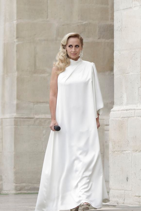 Lara Fabian lors du relais de La Flamme Olympiques avant la cérémonie d'ouverture des Jeux Olympiques (JO) de Paris 2024 à Saint-Denis, Seine Saint-Denis, France, le 26 juillet 2024. © Melloul-Tribeca/Bestimage
