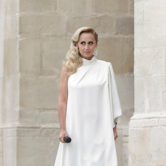 Lara Fabian lors du relais de La Flamme Olympiques avant la cérémonie d'ouverture des Jeux Olympiques (JO) de Paris 2024 à Saint-Denis, Seine Saint-Denis, France, le 26 juillet 2024. © Melloul-Tribeca/Bestimage