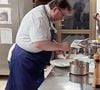 Le restaurant gastronomique était déjà fermé depuis le 5 juillet 2026 et sa réouverture ne devrait pas se faire avant le 31 août 2026.

Le chef doublement étoilé Olivier Bellin dans les cuisines de son restaurant, l’Auberge des Glazicks, dans le Finistère.

Instagram Olivier Bellin