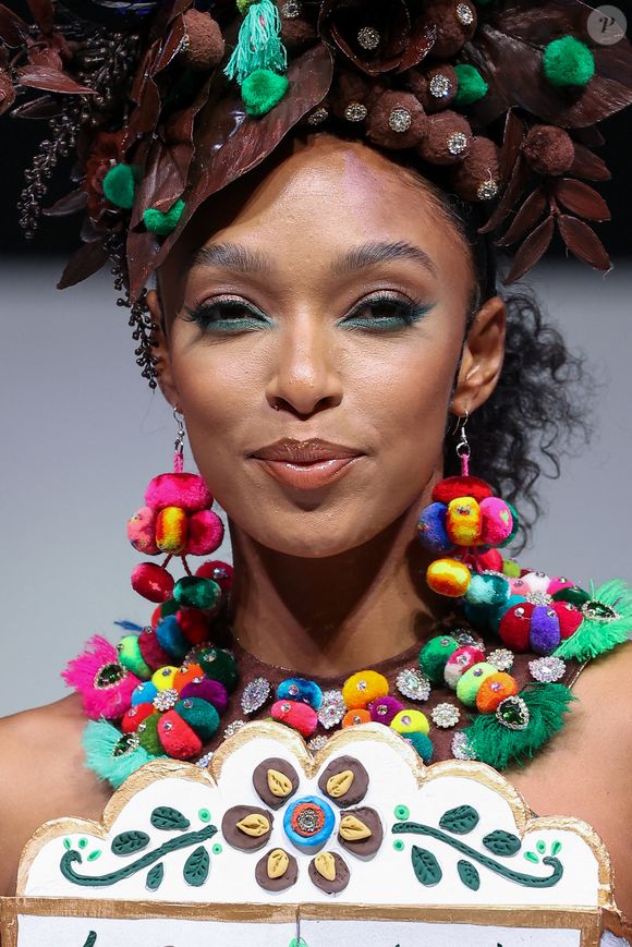 Miss Guadeloupe Ophély Mézino participe également

Ophely Mezino défile lors de la soirée d'ouverture du 'Salon du Chocolat - Paris 2023' - portant le chef pâtissier Christophe Bertrand et Nicolas Morin, et le créateur de robe Ricardo Davila, au Salon du Chocolat à la Porte de Versailles le 27 octobre 2023 à Paris, France. Photo by Nasser Berzane/ABACAPRESS.COM