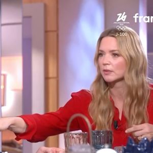 Virginie Efira sur le plateau de C à vous ce mercredi 29 octobre 2025. (Capture d'écran)
