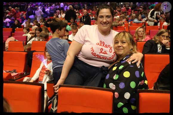 Exclusif - Michèle Bernier et sa fille Charlotte Gaccio -  Personnalités au spectacle de Chantal Goya "50 ans d'amour" au palais des Congrès à Paris le 25 mai 2025.

© Alain Guizard / Bestimage