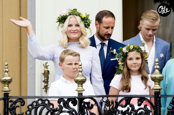 La princesse Mette Marit, le prince Haakon, Marius Borg Hoiby, le prince Sverre Magnus et la princesse Ingrid Alexandra - Garden Party célébrant le 25e anniversaire du règne du roi Harald de Norvège à Trondheim le 23 juin 2016. Action Press / Bestimage