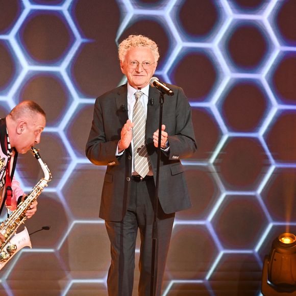 Pour cause, féru de variété française, il a souhaité rendre hommage à Georges Brassens avec un spectacle mêlant anecdotes et chansons. 

Exclusif - Nelson Monfort - Enregistrement de l'émission "Vivement dimanche" au studio Gabriel, présentée par M.Drucker, et diffusée sur France 3 le 22 juin 2025. 
© Guillaume Gaffiot / Bestimage