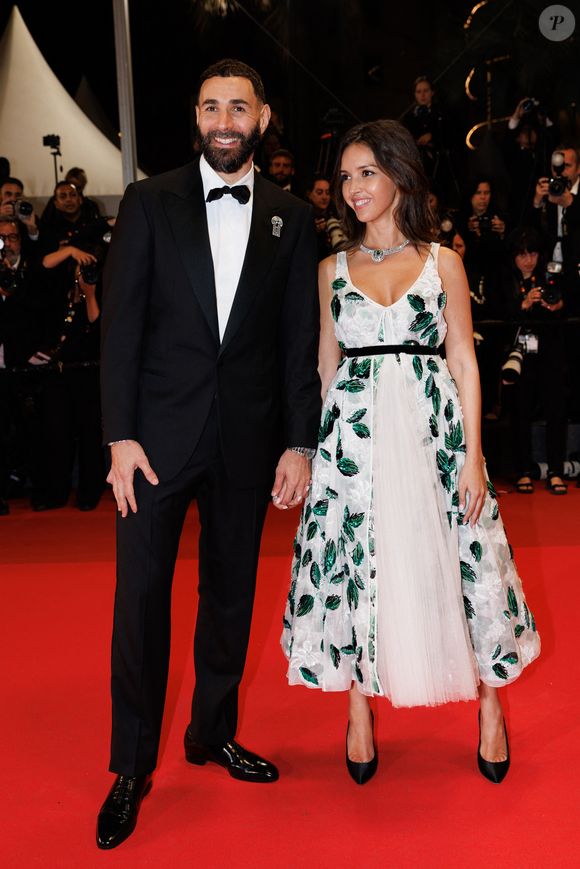 Karim Benzema et sa compagne Lyna Khoudri à la descente des marches du film « 13 jours 13 nuits » lors du 78ème Festival International du Film de Cannes. Le 23 mai 2025
© © Jacovides-Moreau / Bestimage / Bestimage