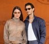 Pour leur "premier rendez-vous sérieux", il avait choisi de l'emmener à La Closerie des Lilas, célèbre adresse parisienne.

Pierre Niney et Natasha Andrews lors des Internationaux de France de Tennis de Roland Garros 2026, à Paris, France, le 7 juin 2026. © Jacovides / Moreau / Bestimage