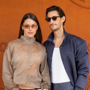 Pour leur "premier rendez-vous sérieux", il avait choisi de l'emmener à La Closerie des Lilas, célèbre adresse parisienne.

Pierre Niney et Natasha Andrews lors des Internationaux de France de Tennis de Roland Garros 2026, à Paris, France, le 7 juin 2026. © Jacovides / Moreau / Bestimage