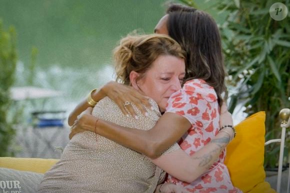 Et d'ajouter : "J'ai eu un énorme suivi psychologique avec la production. Quand j'ai tiré la sonnette d'alarme, ils ont enlevé toutes mes vidéos sur le compte M6, parce que ça y allait les commentaires".

Jean-Louis et Isabelle lors du bilan de L'amour est dans le pré
