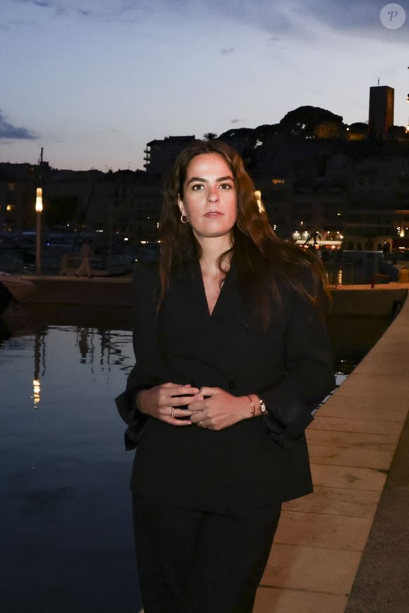 Exclusif - Anouchka Delon pose en backstage de l'émission "C à vous" lors du 78ème Festival International du Film de Cannes le 15 mai  2025. © Jack Tribeca / Bestimage