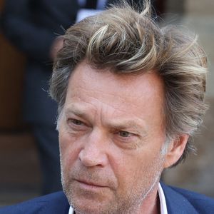 Laurent Delahousse - Sorties des obsèques de Philippe Labro en l'église de Saint-Germain-des-Prés à Paris le 13 juin 2025. © Dominique Jacovides - Christophe Clovis / Bestimage