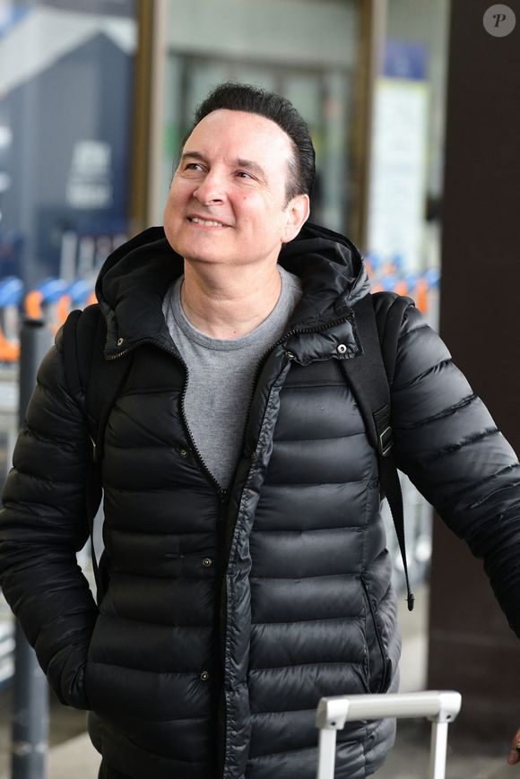 Exclusif - Jean-Marc Généreux - Arrivées des participants de l'émission "Bienvenue au monastère" à l'aéroport d'Orly à Paris, présentée par A.Martines et diffusée à partir du 12 janvier à 21h15 sur C8
