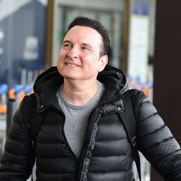 Exclusif - Jean-Marc Généreux - Arrivées des participants de l'émission "Bienvenue au monastère" à l'aéroport d'Orly à Paris, présentée par A.Martines et diffusée à partir du 12 janvier à 21h15 sur C8