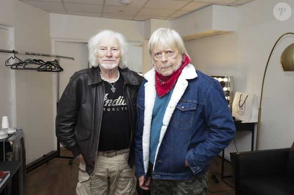 Exclusif - Hugues Aufray et Renaud en backstage du concert de Hugues Aufray au Le Dôme de Paris - Palais des Sports le 9 novembre 2025.

© Jack Tribeca / Bestimage