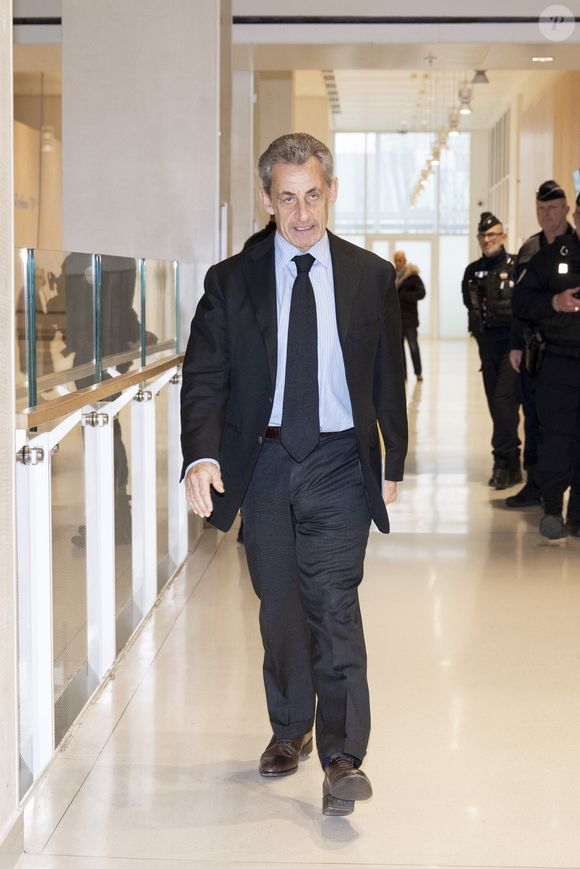 L'ancien président français Nicolas Sarkozy (qui vient de fêter ses 70 ans hier le 28 janvier) - N.Sarkozy et 11 autres prévenus arrivent au tribunal de Paris pour leur procès pour des accusations de financement illégal de la campagne présidentielle victorieuse de 2007 par le dictateur M.Kadhafi, le 29 janvier 2025. © Pierre Perusseau/Bestimage