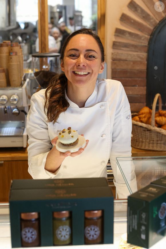 La célèbre cheffe a en effet imaginé une toute nouvelle collection de desserts exclusifs.

La meilleure pâtissière du monde Nina Métayer lors de l'inauguration de sa boulangerie-pâtisserie "Fournil par Nina" à La Rochelle, France, le 16 novembre 2024. © Jean-Marc Lhomer/Bestimage