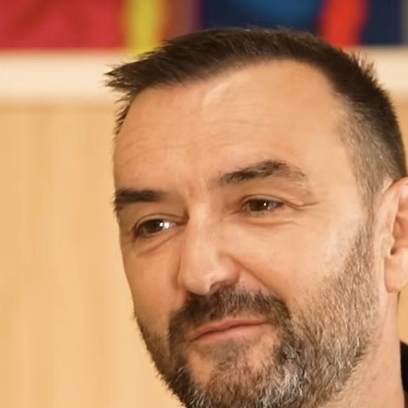 Le chef de 48 ans veut qu'ill "sache bien se faire à manger", et qu’il sache aussi cuisiner "pour ses potes, pour ses copines (…) parce que je trouve que c’est magnifique !", a-t-il assuré. 

Cyril Lignac dans l'émission AURA d'Audrey Crespo-Mara publiée le 16 mai sur YouTube