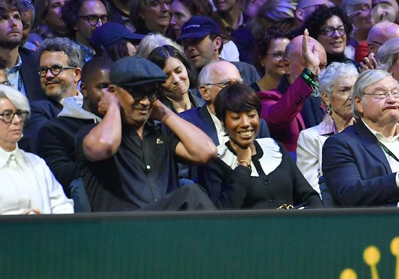 Yannick Noah, sa compagne Malika - Jannik Sinner remporte le Rolex Paris Masters  face à Félix Auger-Aliassime à la Défense Arena . © Veeren/Bestimage