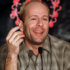 Bruce Willis lors d'une conférence de presse à la Berlinale le 24 mars 1996. Il fait la promotion de son nouveau film "12 Monkeys" au festival international du film à Berlin, Allemagne. Photo by DPA/ABACAPRESS.COM