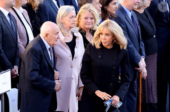 Louis Edouard Carrère, Nathalie Carrère, Marina Carrère d'Encausse et Brigitte Macron lors de l'hommage à Hélène Carrère d’Encausse aux Invalides à Paris le 3 octobre 2023.

© Dominique Jacovides / Bestimage