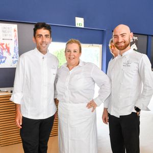 Exclusif -  Hadi Frem, chef exécutif, la chef Hélène Darroze, et Thomas Gabriel, pâtissier du Café de l’Homme dans l'Espace VIP lors de la 9ème édition du "Longines Paris Eiffel Jumping" au Champ de Mars à Paris, France, le 25 juin 2023. © Perusseau-Veeren/Bestimage