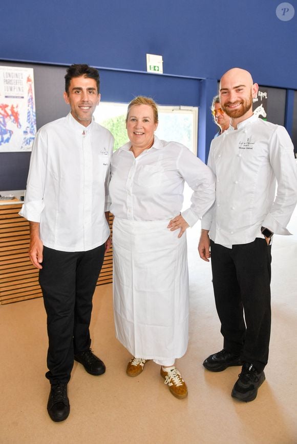 Exclusif -  Hadi Frem, chef exécutif, la chef Hélène Darroze, et Thomas Gabriel, pâtissier du Café de l’Homme dans l'Espace VIP lors de la 9ème édition du "Longines Paris Eiffel Jumping" au Champ de Mars à Paris, France, le 25 juin 2023. © Perusseau-Veeren/Bestimage