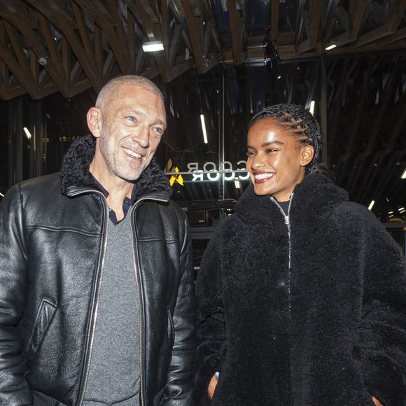 Une première pour Vincent Cassel, déjà papa de 3 filles
Vincent Cassel et sa compagne Narah Baptista - Célébrités assistent aux combats de MMA, Professional Fighters League Europe (PFL) à l’accord Arena de Bercy à Paris le 7 mars 2024. © Pierre Perusseau/Bestimage