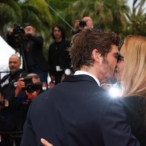 Virginie Efira et Niels Schneider pour la montée des marches du film "L'Inconnue" durant le 79e Festival de Cannes. 

© Mickael Chavet/ZUMA Press Wire / Bestimage