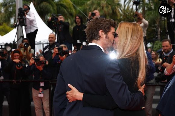 Virginie Efira et Niels Schneider pour la montée des marches du film "L'Inconnue" durant le 79e Festival de Cannes. 

© Mickael Chavet/ZUMA Press Wire / Bestimage