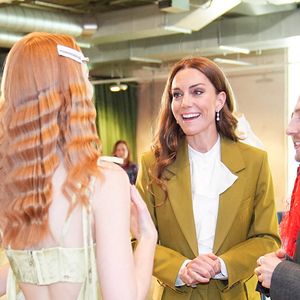 Kate Middleton visite les espaces de design avec le designer Patrick McDowell (à droite) et le British Fashion Council aux 180 Studios dans le centre de Londres, où Kate remettra le prix de la Reine Elizabeth II pour le design britannique. Mardi 13 mai 2025. Photo par Aaron Chown/PA Wire/ABACAPRESS.COM