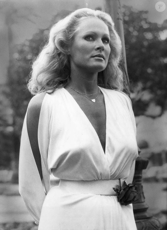 Auprès de nos confrères de "Gala", le fils de l'acteur du film Le Professionnel avait révélé une liaison qu'avait entretenu son père avec une grande actrice internationale ayant joué le rôle d'une James Bond Girl : Ursula Andress. Archives : Ursula Andres 1976 (Credit Image: © Keystone Press Agency/ZUMA Press Wire)