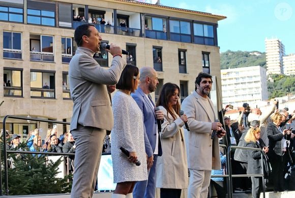 Christophe Mondoloni, Alizée, Jean-Charles Papi, Francine Massiani et Patrick Fiori- Le pape François à son arrivée sur le parvis de la cathédrale Saint-Marie-Majeure à Ajaccio, à l'occasion de sa visite d'une journée en Corse le 15 décembre 2024

© Gérard Pierlovisi / Bestimage