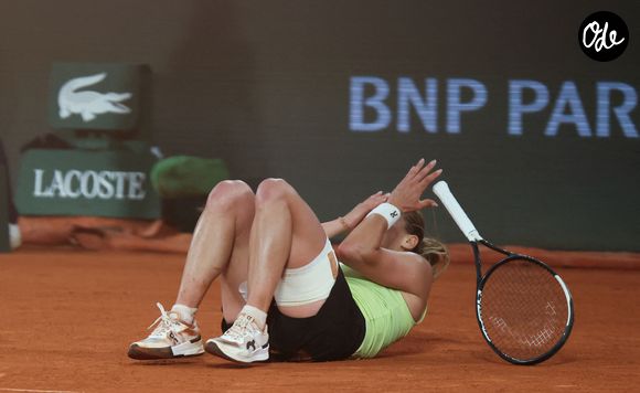 Maja Chwalinska célèbre le match de demi-finale du simple dames entre la Polonaise Maja Chwalinska et la Russe Diana Shnaider aux Internationaux de France de tennis à Roland Garros, Paris, France, 4 juin 2026. Photo by Xinhua/ABACAPRESS.COM/Wu Huiwo