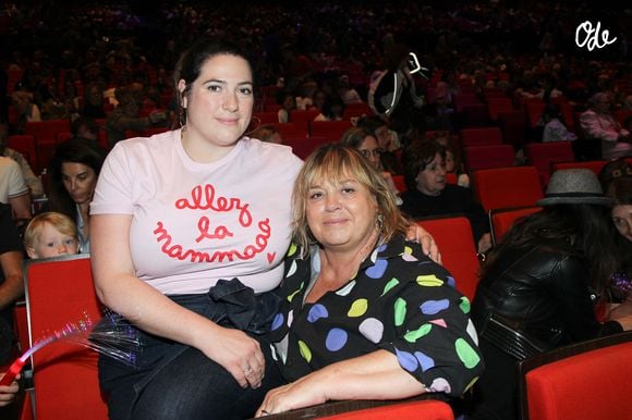 Michèle Bernier et sa fille Charlotte Gaccio - Personnalités au spectacle de Chantal Goya "50 ans d'amour" au palais des Congrès à Paris le 25 mai 2025.

© Philippe Baldini / Bestimage