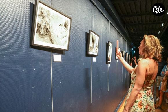 Une exposition photo rend également hommage à Nathalie Baye.

Laura Smet, accompagnée des délégués généraux du festival FFA, Marie-France Brière et Dominique Besnehard, ancien agent de l'actrice et ami de longue date, et du maire d'Angoulême Xavier Bonnefont, inaugure la place en hommage à sa mère Nathalie Baye devant le cinéma CGR: au niveau du 30 rue Saint Roch, à Angoulême, France, le 20 août 2026 © Jean-Marc Lhomer/Bestimage