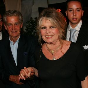 Brigitte Bardot n'a pas pu élever son fils à cause de la célébrité.

Archives - Brigitte Bardot et son mari Bernard d'Ormale lors de la 6ème édition du Festival de la fiction TV à Saint-Tropez, le 18 septembre 2004. © Frédéric Piau/Bestimage