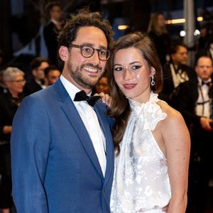 Thomas Hollande, sa femme Emilie Broussouloux - Montée des marches du film "R.M.N." lors du 75ème Festival International du Film de Cannes, le 21 mai 2022.
© Cyril Moreau / Bestimage