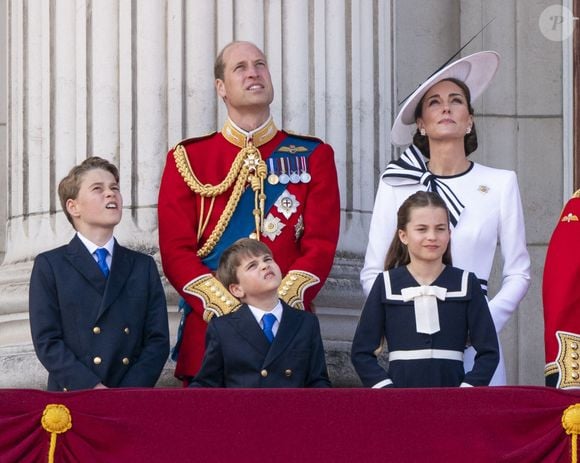 Le prince William a confié qu'il avait très peu dormi pendant plusieurs années.

Le prince et la princesse de Galles, et leurs enfants, le prince George, le prince Louis et la princesse Charlotte, lors de la montée des couleurs à Londres, au Royaume-Uni, le 15 juin 2024. Photo par Arthur Edwards/The Sun/News Licensing/ABACAPRESS.COM